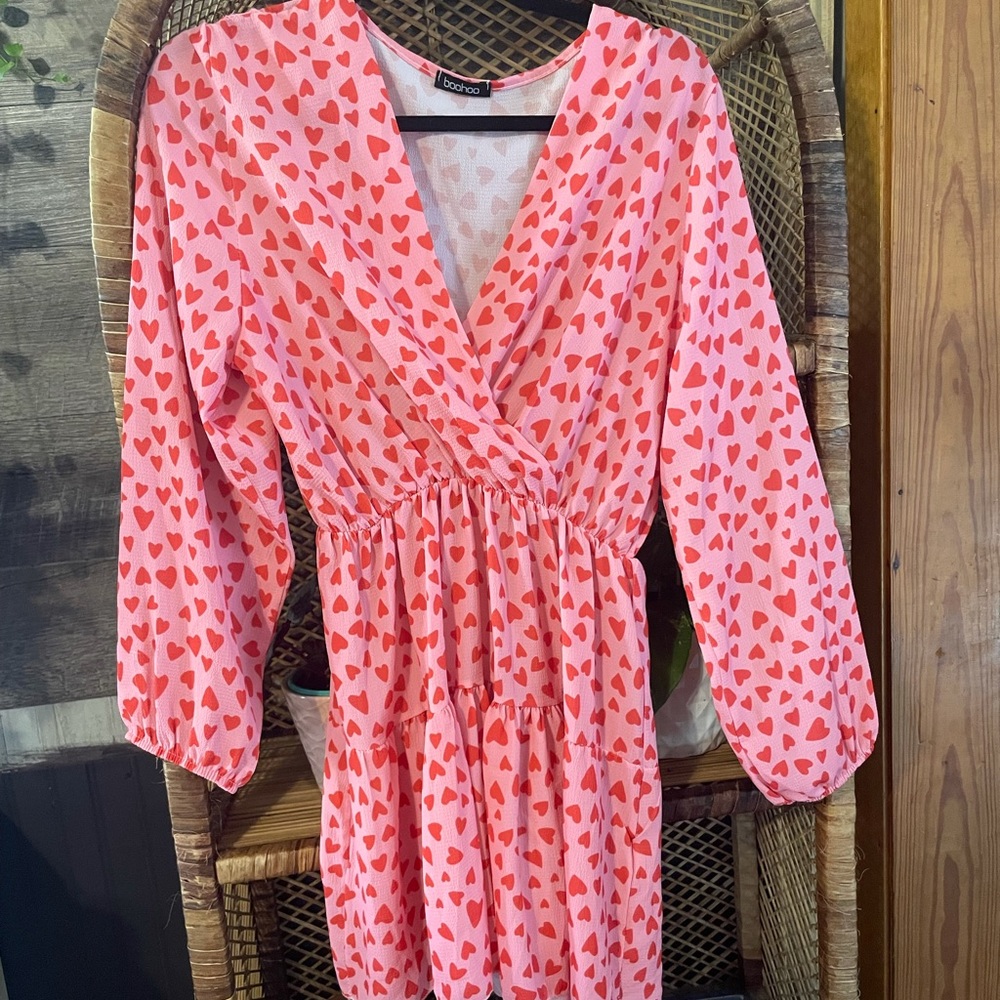 Boohoo | pink heart mini dress size M EUC